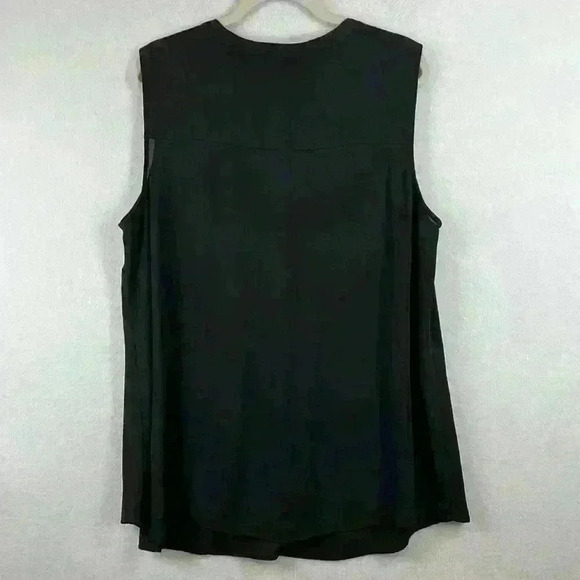 DR2 Sleeveless Blouse Top Sz 1X Black V-Neck 3-Button Front Pleats/Tucks - Picture 3 of 8